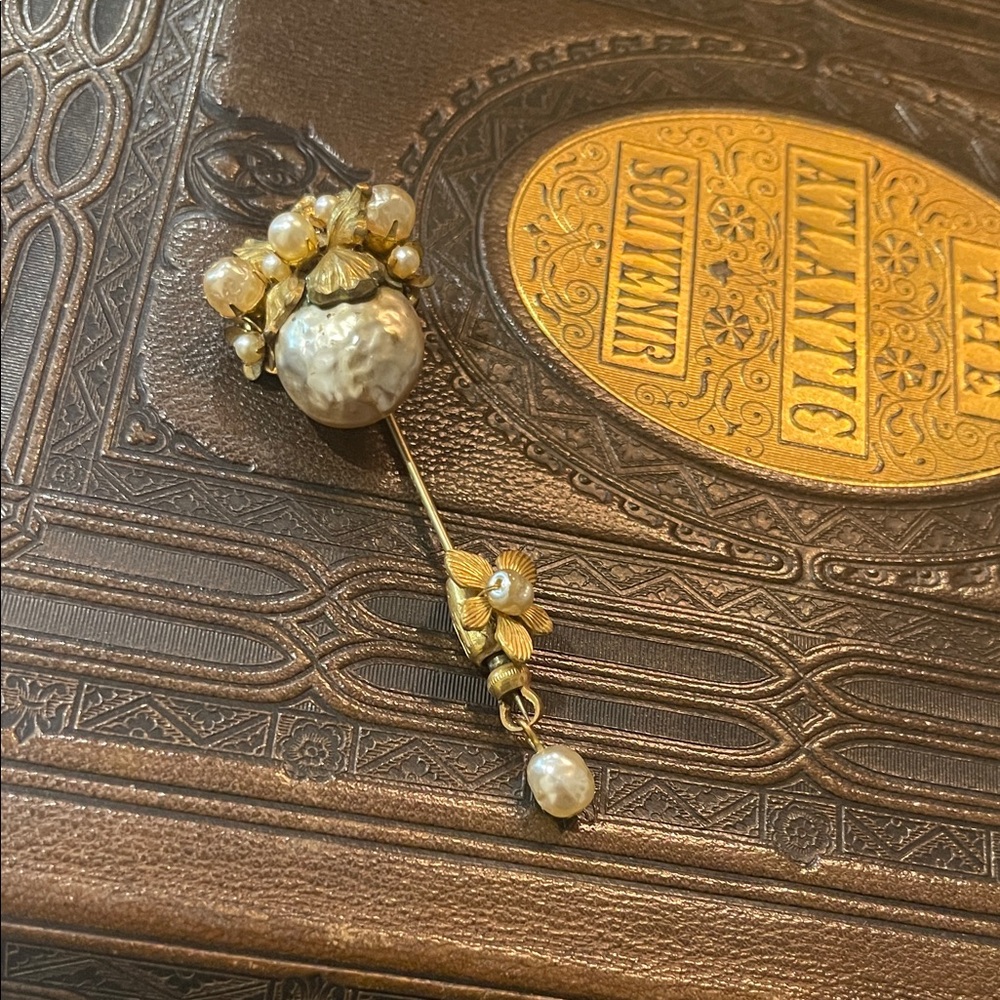 Miriam Haskell Gold Tone Pearl Floral Stick Pin - Cream Pearls